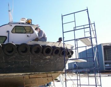 repairs-crew-boats (2)